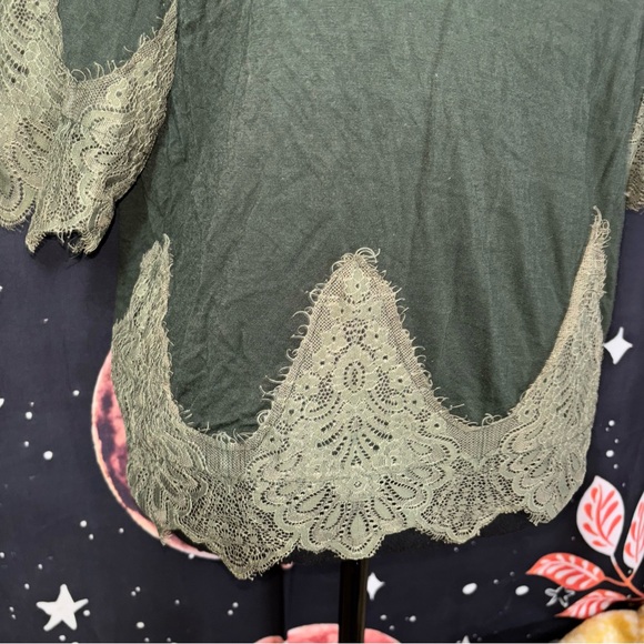 Elegant Green Lace Trim Women's Top - Picture 4 of 7